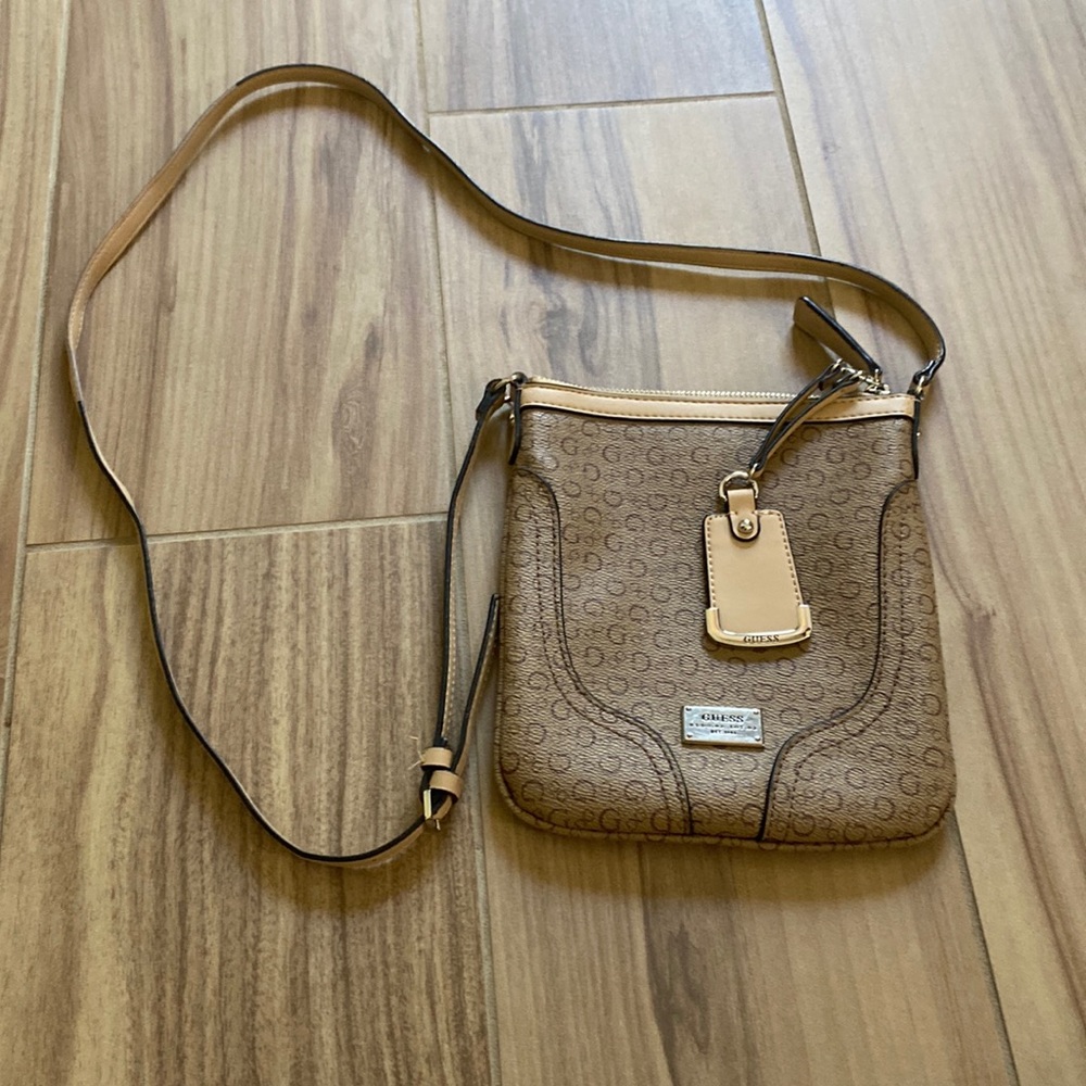 Guess crossbody purse